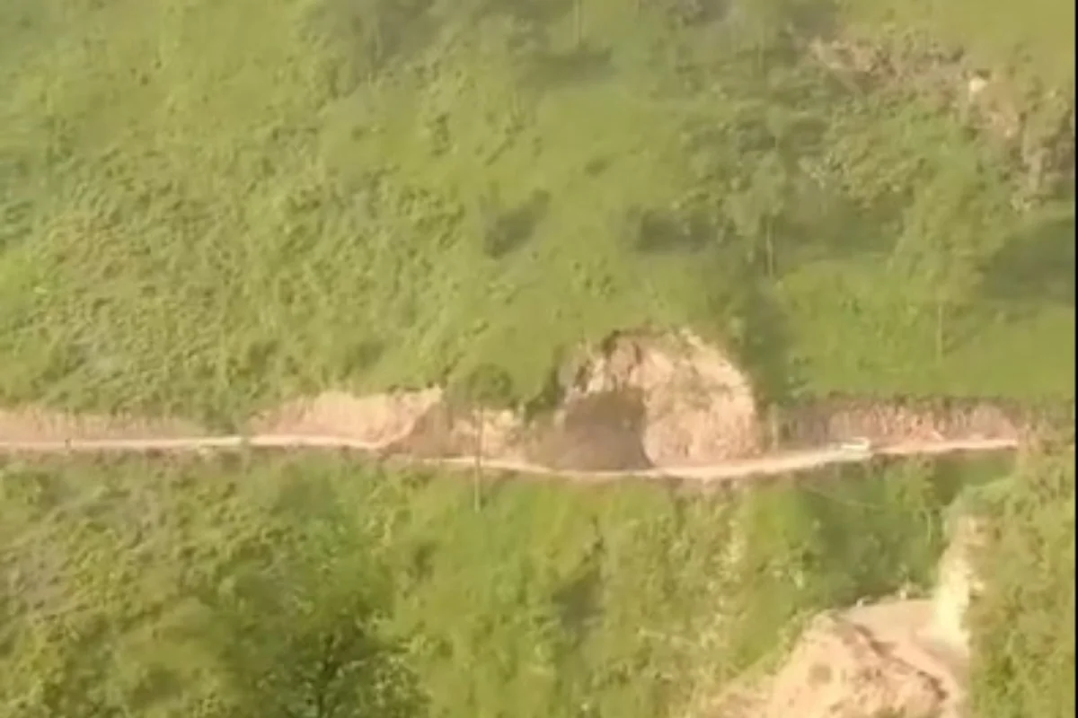 Himachal Landslide: ہماچل میں لینڈ سلائیڈ کی وجہ سے کئی گاؤں کا رابطہ منقطع، لوگوں کو شدید مشکلات کا سامنا