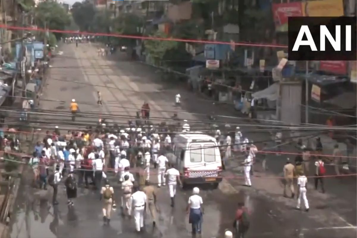 Kolkata Nabanna March: نبنا میں رکاوٹیں توڑنے پر لاٹھی چارج، بی جے پی نے کہا- ممتا بنرجی کو گرفتار کیا جائے