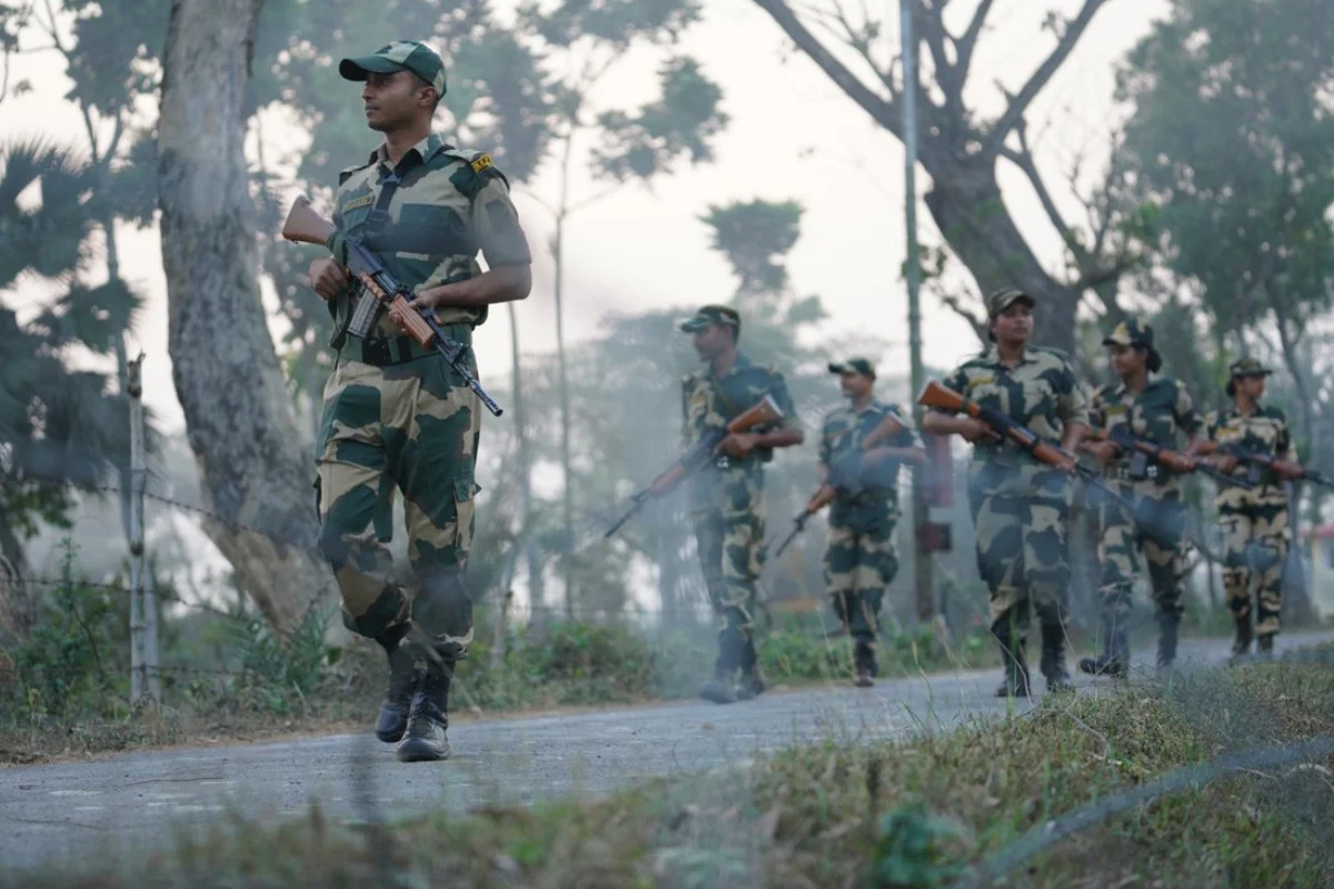 Firing at Indo-Bangladesh border: ہندوستان کی طرف سے بنگلہ دیش میں داخل ہونے کی کوشش کر رہے تھے اسمگلر، سرحد پر بی ایس ایف کے جوانوں نے چلائی گولی، ایک کی گئی جان