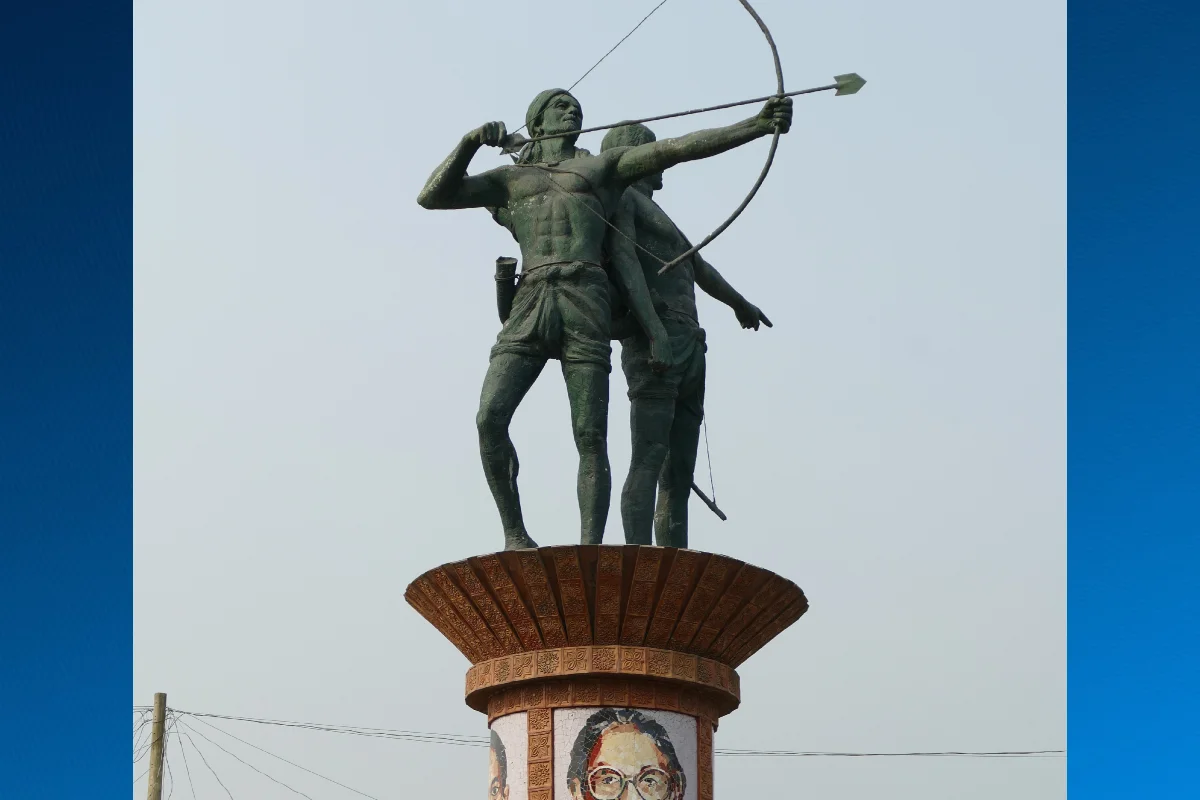 Sidho-Kanhu Statue demolished:بنگلہ دیش کے دیناج پور میں شرپسندوں نے سنتھال انقلاب کے ہیرو سدھو کانہو کے مجسمے کو گرایا، قبائلی برادریوں میں دہشت کا ماحول