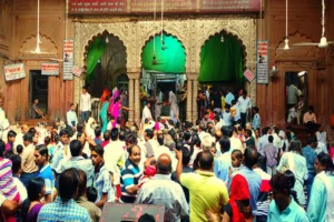 Tirupati Balaji Laddu Controversy reached UP: اب یوپی کے مندروں میں پرساد پر ہنگامہ، ڈمپل یادو اور برج بھوشن نے اٹھائے سوال،جانچ شروع