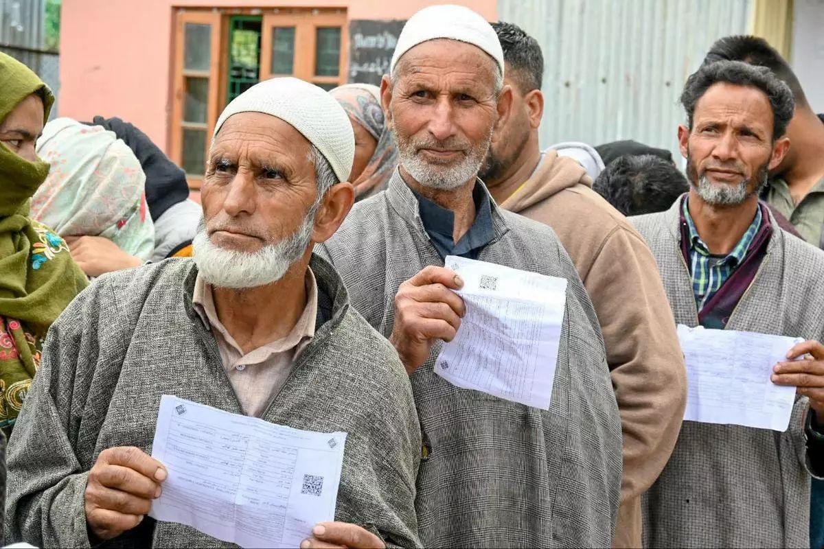 Jammu Kashmir Assembly Election: جموں و کشمیر کی عوام 10 سال بعد ڈال رہی ہے ووٹ، 24 نشستوں پر ووٹنگ جاری