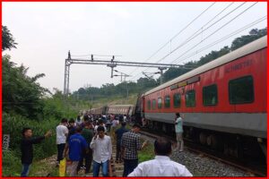 Agartala Lokmanya Tilak Terminus Derail: ٹرین پھر پٹری سے اتری، اگرتلہ-لوکمانیہ تلک ٹرمینس کے 8 ڈبے پٹری سے اترے، ہیلپ لائن نمبر جاری