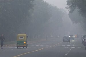 Delhi Air Pollution: دہلی میں آلودگی کی وجہ سے صورتحال ‘انتہائی سنگین’، 500 تک پہنچاAQI ، اسکولوں اور کالجوں کے لیے احکامات جاری، ڈاکٹروں نے دیا یہ مشورہ