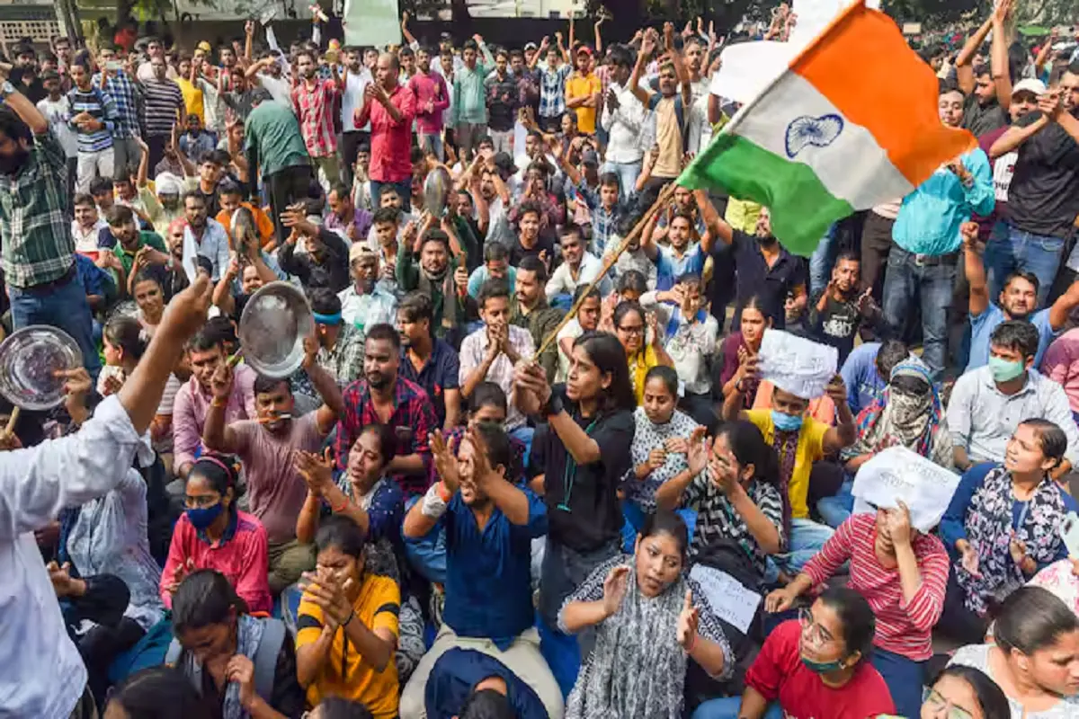 UPPSC Protest: پریاگ راج میں احتجاج کررہے طلبا کے بیشتر مطالبات کو یوپی پبلک سروس کمیشن نے کیا تسلیم،پھر بھی احتجاج جاری رکھنے کا طلبا نے کیا اعلان