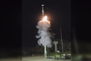 Hypersonic Missile: ہندوستان نے طویل فاصلے تک مار کرنے والے ہائپرسونک میزائل کا کیا کامیاب تجربہ ، وزیر دفاع نے قرار دیا تاریخی لمحہ