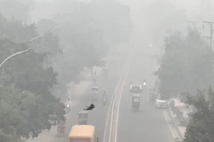 Delhi Air Pollution:دہلی کی ہوا میں سانس لینا ہوا دوبھر، 25علاقوں میں اے کیو آئی کی سطح 400 تا 500 کے درمیان