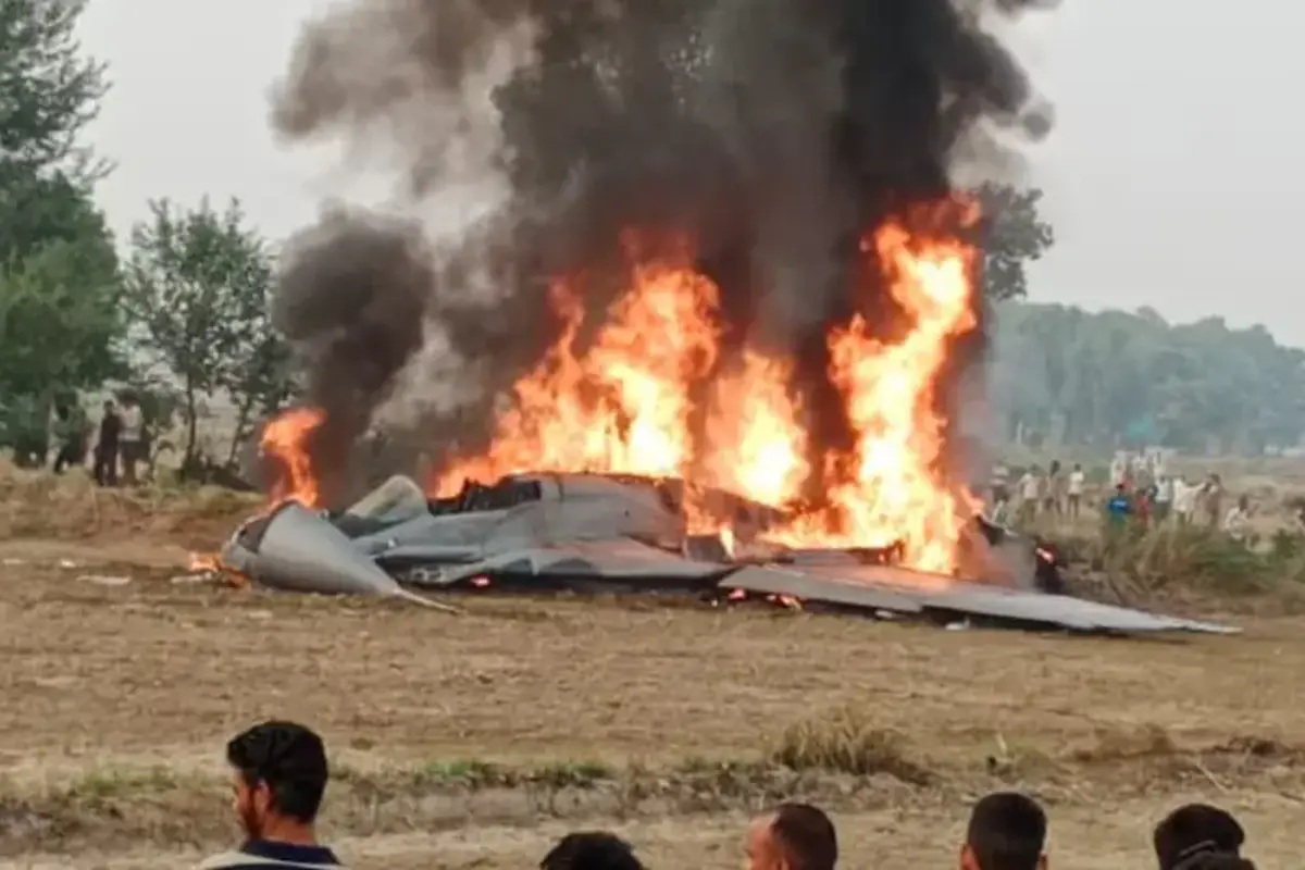 IAF’s MiG 29 fighter jet crashes near Agra: آگرہ میں آرمی کا طیارہ گر کر تباہ، پائلٹ نے کود کر بچائی جان