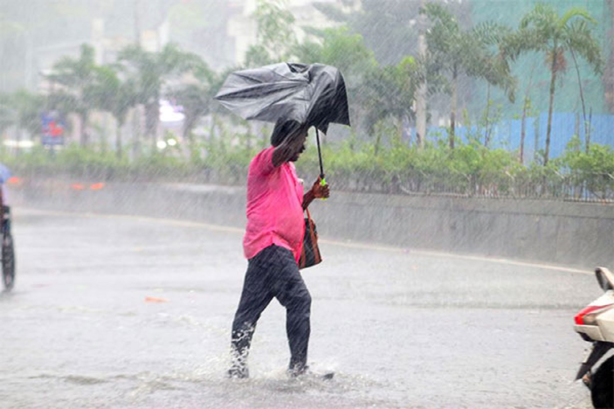 Cyclone Fengal: چنئی میں سمندری طوفان فینگل کی وجہ سے سیلاب، ہسپتال اور گھروں میں بھرا پانی، اسکول اور کالج بند