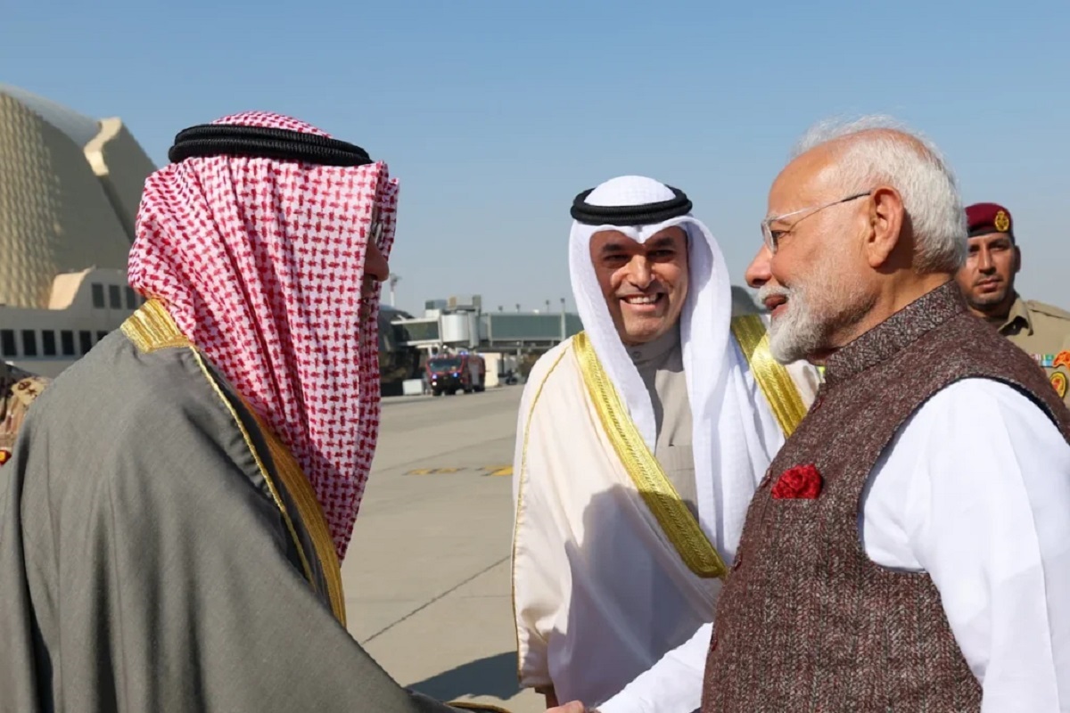 PM Modi Kuwait Visit: کویت میں وزیراعظم مودی نے 101 سالہ سابق آئی ایف ایس افسر سے کی ملاقات، این آرآئی ہندوستانیوں نے گرمجوشی سے کیا استقبال