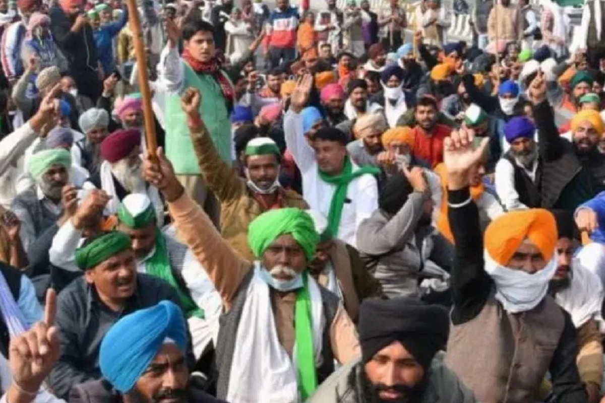 Farmers Protest: پارلیمنٹ کا گھیراؤ کرنے کے لئے دہلی کی طرف مارچ کررہے ہیں ہزاروں کسان، پولیس نے کیا سخت انتظام، بڑی تعداد میں پولیس فورس تعینات