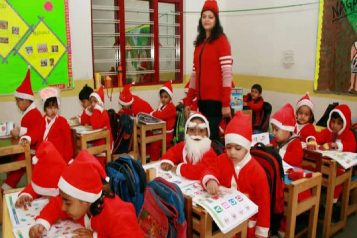 Dress up Santa Claus on Christmas: کرسمس پر اسکولی بچوں کو نہیں بنایا جاسکتا سانٹا کلاز،والدین سے لینی ہوگی تحریری اجازت