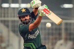 Babar Azam Champions Trophy 2025: بابراعظم کی قسمت چمک گئی، اس بلّے سے کھیلنے پر ملیں گے 7 کروڑ روپئے، یہاں جانئے تفصیل