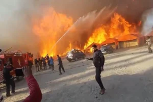 Fire breaks out at the Maha Kumbh Mela:  مہاکمبھ میلے میں لگی خطرناک آگ، کئی ٹینٹ جل کر خاکستر، آگ پر قابوپانے کی کوشش جاری