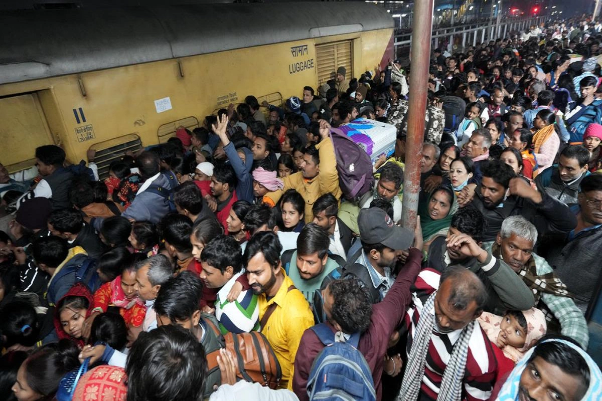 New Delhi Railway Station Stampede:نئی دہلی ریلوے اسٹیشن پر خوفناک رات،بھگدڑ میں 18 افراد کی موت،مرنے والے میں نصف کا تعلق بہار سے