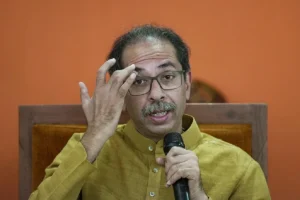 Uddhav Thackeray Big Setback:ادھوٹھاکرے کو لگ سکتا ہے بڑا جھٹکا،6ممبران پارلیمنٹ پارٹی چھوڑنے کو تیار،شندے گروپ کا آپریشن ٹائیگر کامیاب