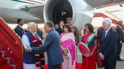 PM Modi arrives in Mauritius: وزیر اعظم مودی کا ماریشس میں شاندار اور گرم جوشی سے استقبال