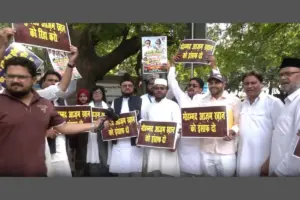 SP Workers Protest in Delhi: اعظم خان کی حمایت میں دہلی میں ایس پی کارکنوں کا احتجاج، کہا- ’سازش کے تحت درج ہوئے 350 مقدمات SP Workers Protest in Delhi: اعظم خان کی حمایت میں دہلی میں ایس پی کارکنوں کا احتجاج، کہا- ’سازش کے تحت درج ہوئے 350 مقدمات