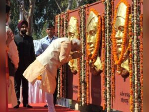 Shaheed Bhagat Singh on his birth anniversary: قوم کے وقار کی خاطر سب کچھ قربان کر دینے کا بھگت سنگھ کا جذبہ ہندوستان کے نوجوانوں کی ہمت اور عزم کی علامت ہے: وزیر اعظم مودی