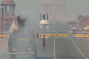 Delhi GRAP New Rules: دہلی-این سی آر میں آلودگی پر نئی پابندیاں نافذ، AQI کے حساب سے 4 درجوں میں ہوگا ایکشن، پارکنگ مہنگی ہونے سے پرانی گاڑیوں تک لگے گی روک
