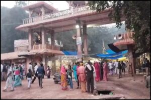 Gwalior Tragic Incident: گوالیار میں بے قابو ٹرک کا قہر، شیتلا ماتا مندر کے قریب کئی دکانوں سے ٹکرایا، 12 افراد ہلاک، 5 کی حالت تشویش ناک Gwalior Tragic Incident: گوالیار میں بے قابو ٹرک کا قہر، شیتلا ماتا مندر کے قریب کئی دکانوں سے ٹکرایا، 12 افراد ہلاک، 5 کی حالت تشویش ناک