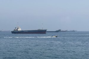 Attack on Commercial Ship: عمان کے ساحل کے قریب کمرشل جہاز پر حملہ، 11 بھارتی ملاح زخمی، وزارت خارجہ نے دی جانکاری