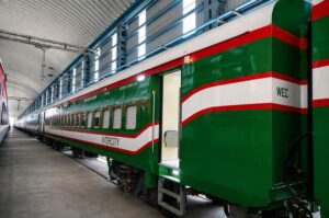 Green Railway Coaches with Namaz Room: نماز کے لیے الگ کمرے والے سبز ریلوے کوچ کس ملک کے لیے تیار ہوئے؟ 915 کروڑ روپے کا معاہدہ، 18 ڈبوں کی پہلی کھیپ روانہ Green Railway Coaches with Namaz Room: نماز کے لیے الگ کمرے والے سبز ریلوے کوچ کس ملک کے لیے تیار ہوئے؟ 915 کروڑ روپے کا معاہدہ، 18 ڈبوں کی پہلی کھیپ روانہ